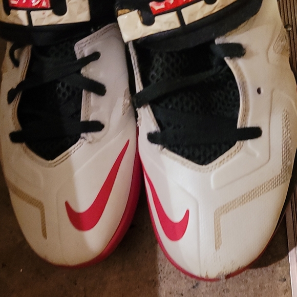 Lebron XI - Picture 3 of 7